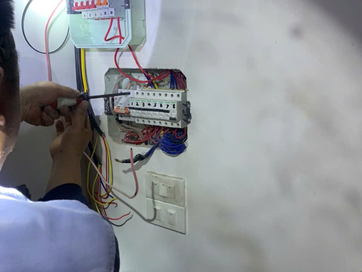 Mất điện một phòng, một tầng